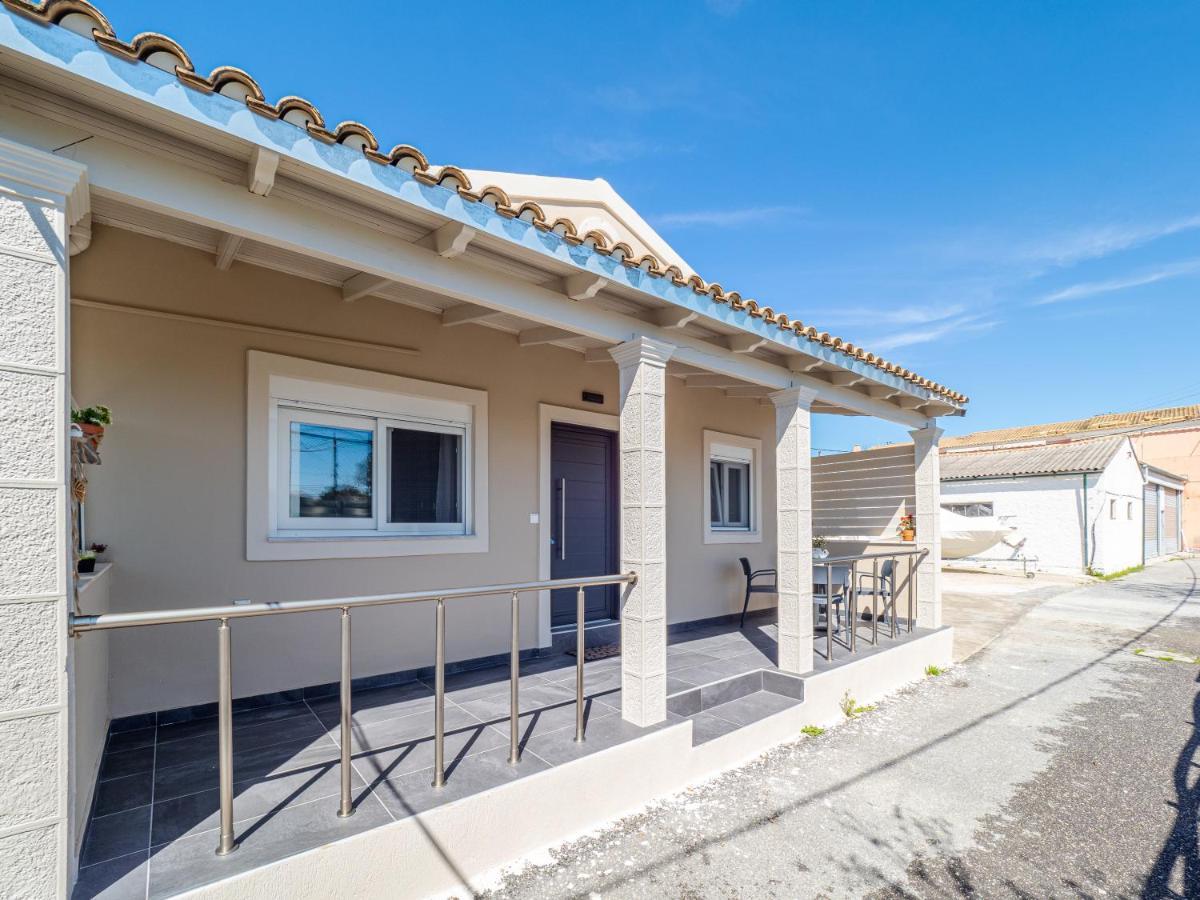 M&K - Maria'S Stylish Apartment Near Alykes Beach Corfu  Экстерьер фото