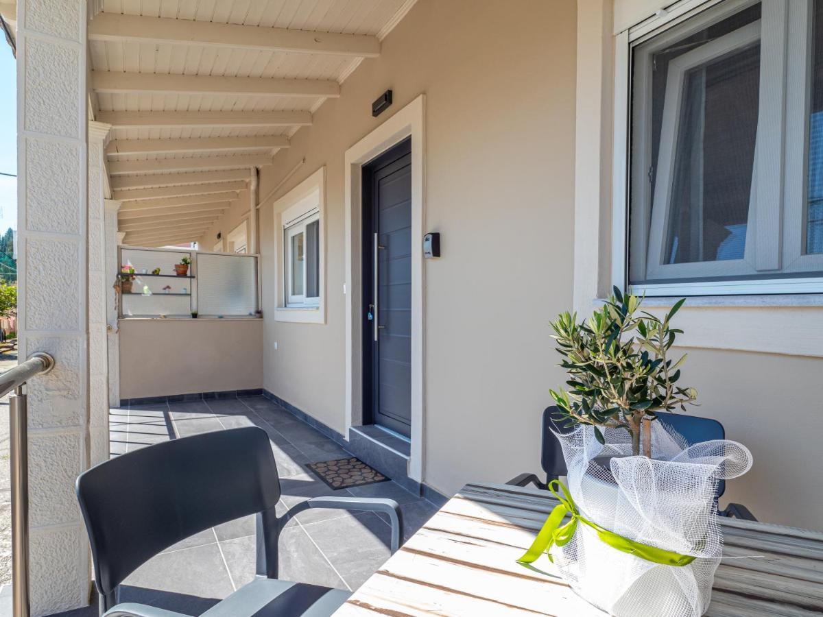 M&K - Maria'S Stylish Apartment Near Alykes Beach Corfu  Экстерьер фото
