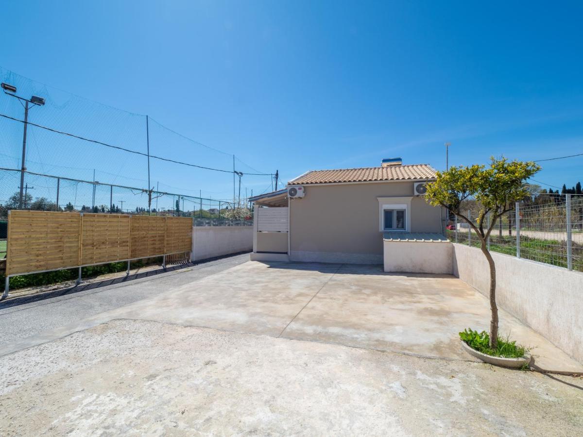 M&K - Maria'S Stylish Apartment Near Alykes Beach Corfu  Экстерьер фото