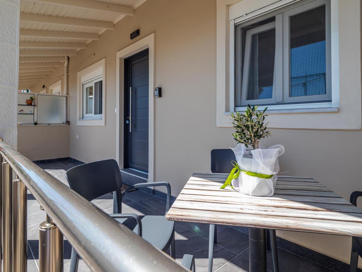 M&K - Maria'S Stylish Apartment Near Alykes Beach Corfu  Экстерьер фото